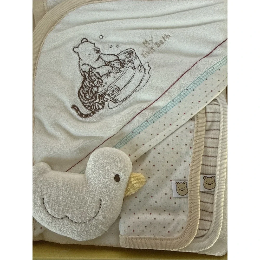 Disney Classic Winnie the Pooh Hooded Towel & Washcloths Cotton Gift Set NOS